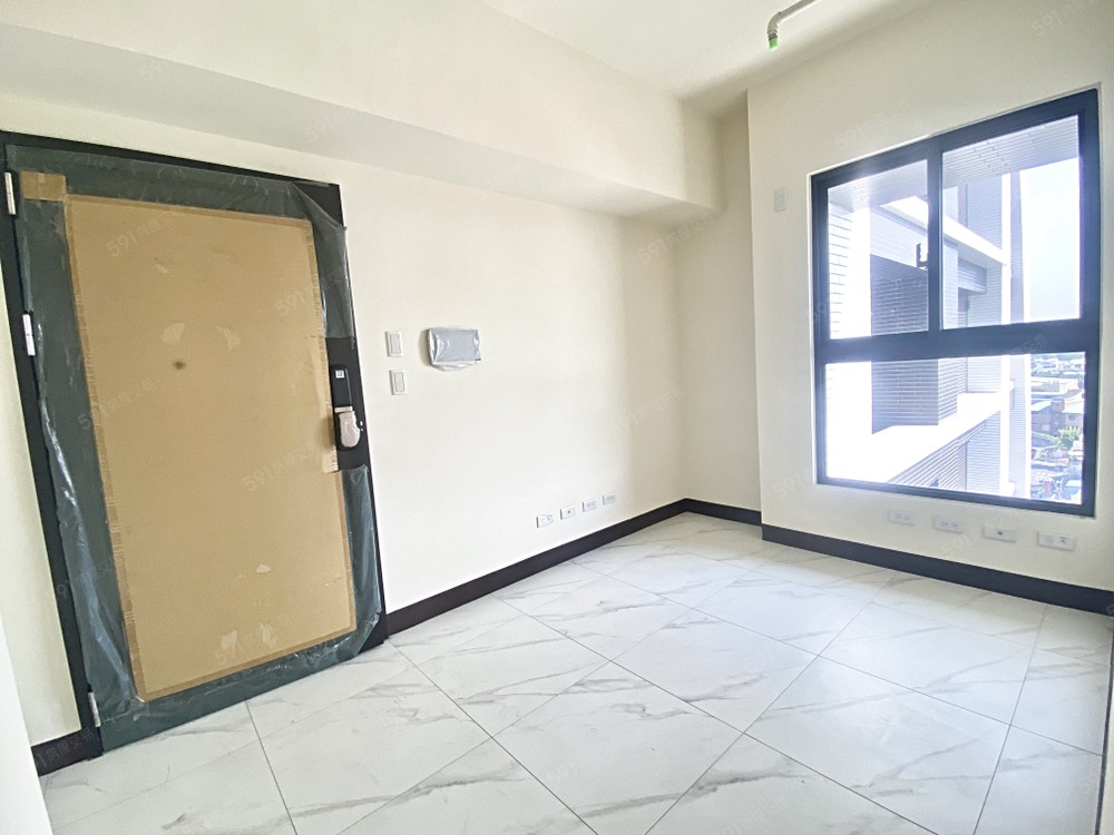 客廳。（沙發、電視、冷氣機添購中）