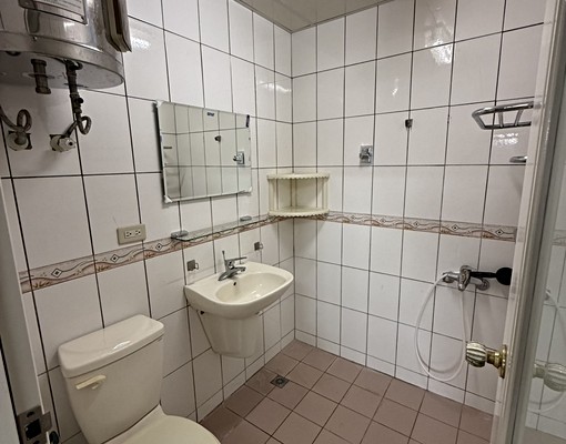 【獨立洗衣機】金山街前段獨立陽台&獨立洗衣機電梯大樓套房出租 - Image 8