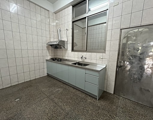 大里日新路透天店住5房 - Image 2