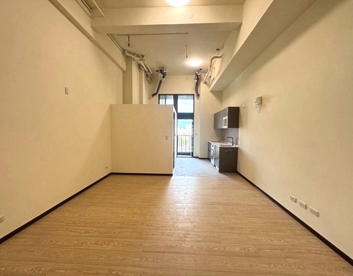 喬陽社宅-東區黃金地段、免仲可寵、百萬夜景挑高大套房 - Image 3