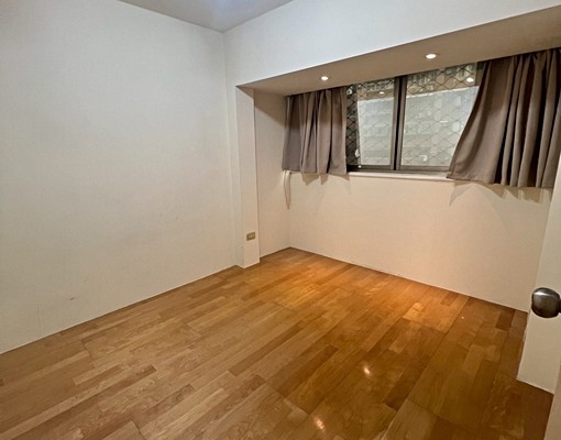 可申請租補,設籍~國泰醫院旁~有坡平車位~ - Image 7