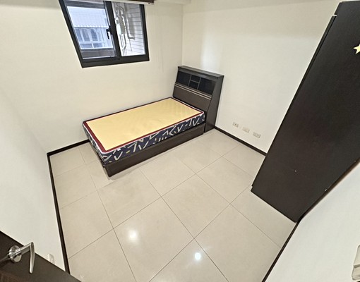 可租補✨傢俱全配✨崇德文心街運站走路就到✨大空間三房+車位✨ - Image 4