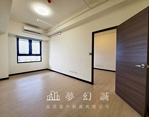 高鐵兩房含管。可租補.寵物.戶籍.台水電 - Image 3