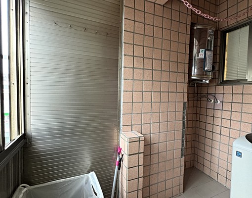 蘆洲捷運電梯兩房可租補 - Image 2