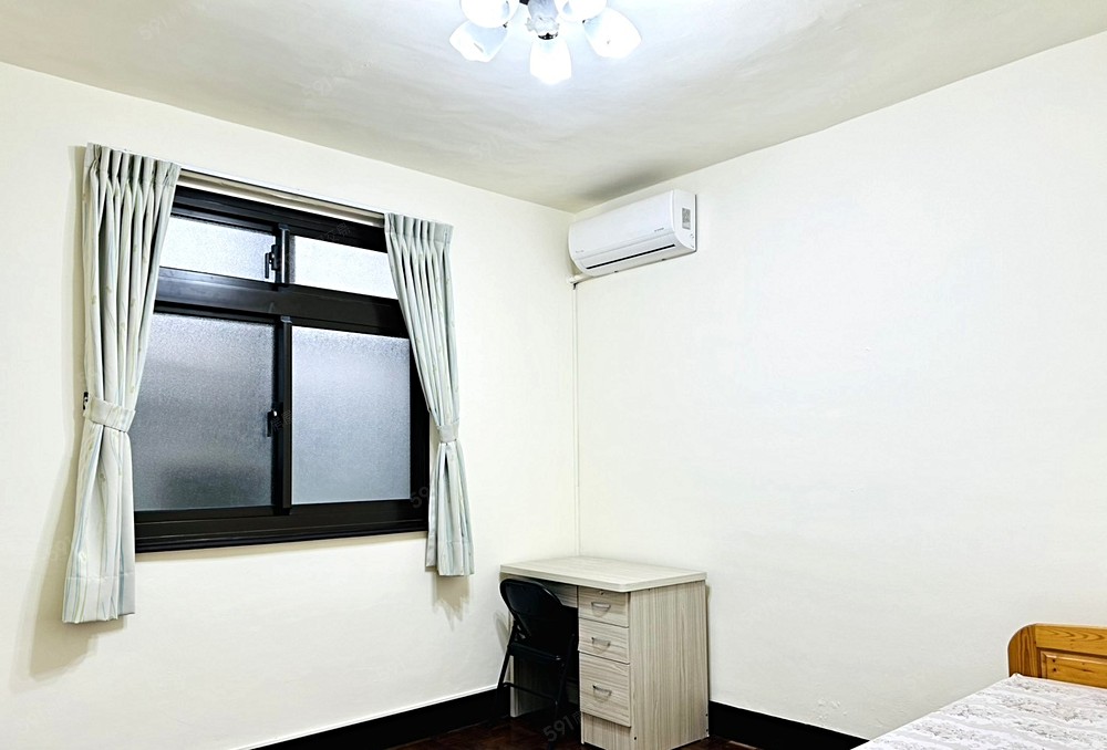 房間寬敞,採光好。