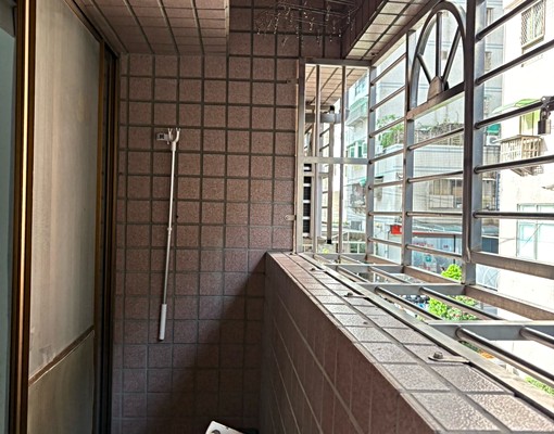 大俗租!稀有捷運大套房誠意出租~~ - Image 3