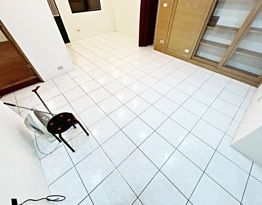 捷運三重國小◆電梯3房◆採光垃圾代收★陽台 - Image 2