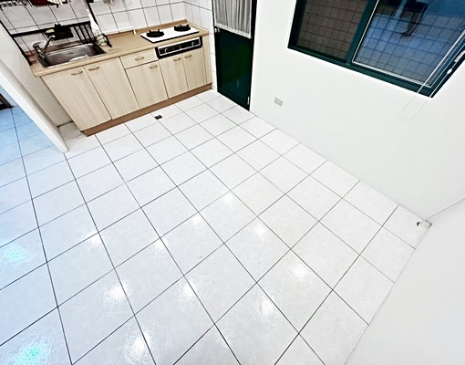 捷運三重國小◆電梯3房◆採光垃圾代收★陽台 - Image 8