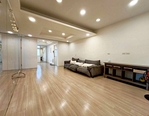 近汐止火車站方正邊間大三房~可租補報稅 - Image 1