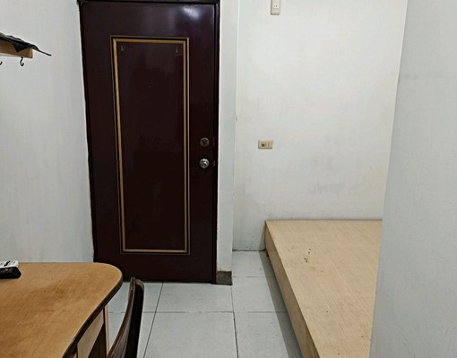 沒有裝潢華麗,只有簡單乾淨,市區套房備配齊全 - Image 2