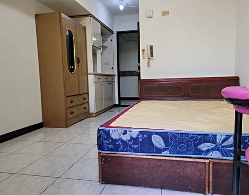 超大落地窗套房出租(可申請租補) - Image 5