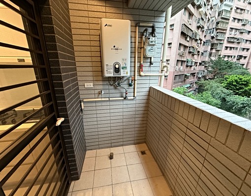 新春街樂活綻兩房車生活機能集中適合小家庭 - Image 12