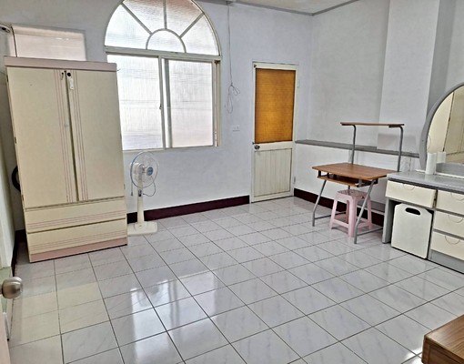 採光陽台大套房.有機車位 - Image 1