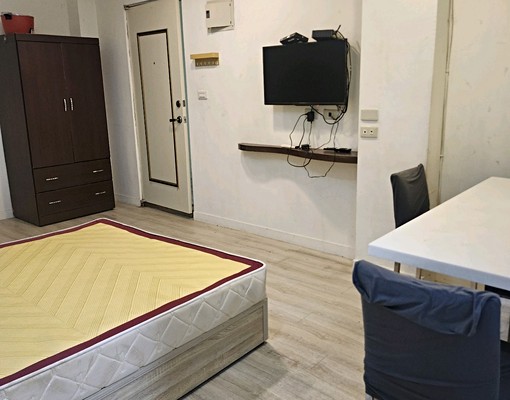 板橋大套房有獨立洗衣機.對外窗! - Image 7