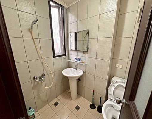 可租補🌟陽台獨洗🌟衛浴開窗🌟房客嚴選🌟子母車飲水機 - Image 3