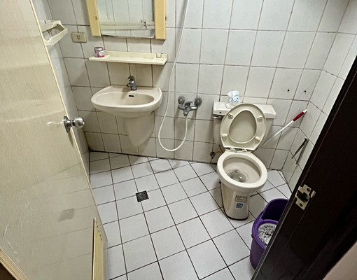 五權車站旁｜家俱全配｜包裹代收｜專管 - Image 4