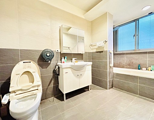 🔥可租補🔥新埔捷運_美裝兩房_變頻冷氣 - Image 3