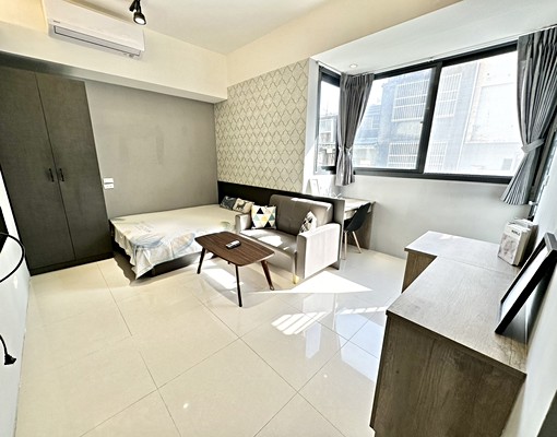 一中👑大空間👑陽台獨洗曬👑收納掀床👑可寵👑衛浴開窗 - Image 2