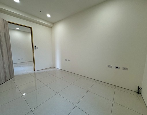 🍎近三井商圈昕上城三房車租金含車管可入戶籍🍎 - Image 5