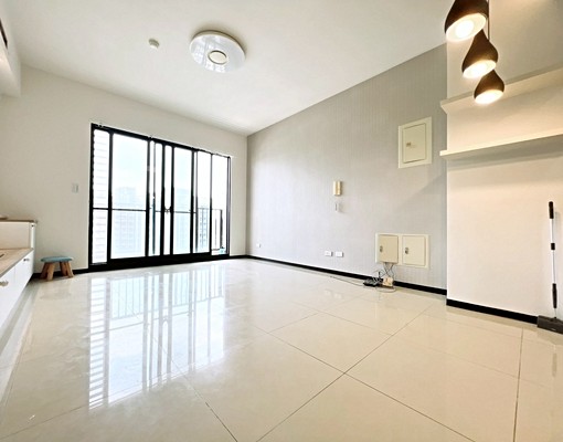 🔥軍功商圈❗️可貓｜可租補｜家具可談｜樓中樓四房尬車位 - Image 1