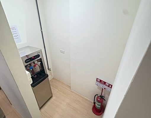 博愛街暖色系質感1房!!進家樂福商圈走路可到博愛國小 - Image 7