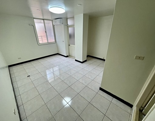 全新整理大空間🔥可貓可租補大三房傢俱電可補台水電一層一戶 - Image 13