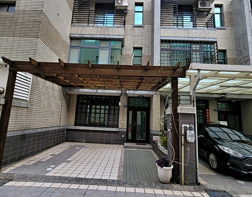 後庄信義路溫馨前停車位透天 - Image 1