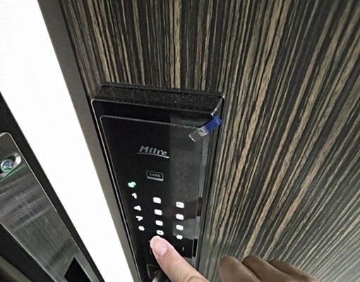 👑海景天下一期全新裝潢全新鋁窗地磚浴室溫馨獨立套房可以租❗ - Image 1