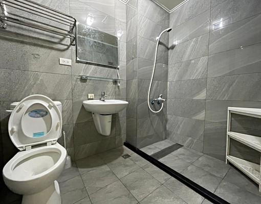 南屯🔥精誠路旁🔥鬧中取靜🔥南屯捷運🔥三房+平面車位 - Image 7