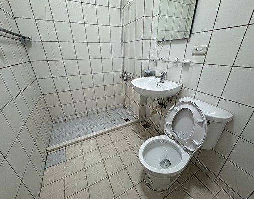 ✨五泰秀秀✨近迴龍捷運&興仁夜市✨雙衛雙陽台✨可入戶籍✨ - Image 2