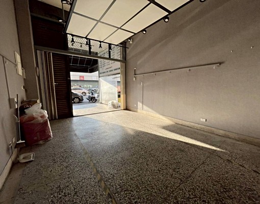 ❤嶺東商圈~臨路樓店~可營登❤ - Image 1