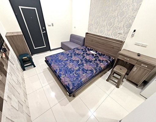 ✔獨立陽台大套房✔含水網路第四台附傢俱✔門口可停機車 - Image 3