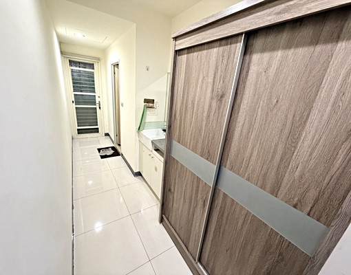 ✔獨立陽台大套房✔含水網路第四台附傢俱✔門口可停機車 - Image 4