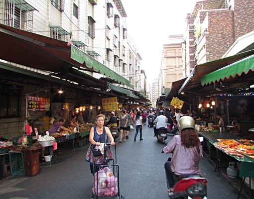 電梯大樓三房招租，房間廁所皆有窗戶通風佳 - Image 15