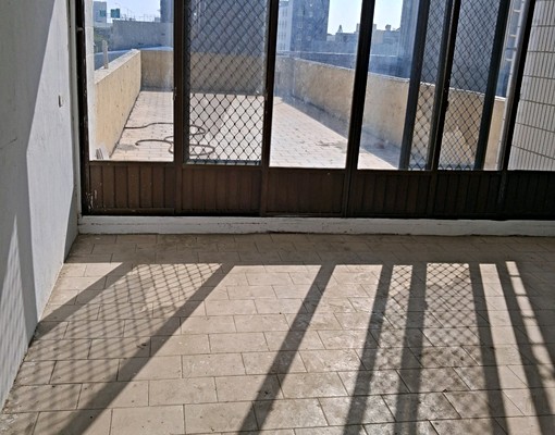 可容納6O人以上員工,14房4衛一廳一陽台 - Image 1