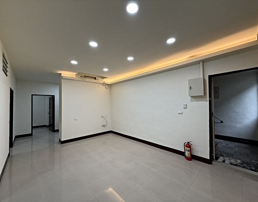 社宅/免仲/補助/八德介壽路二段商圈優質三房 - Image 1