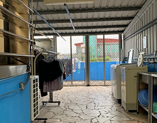 格局獨特的套房,一廳二房一衛浴,房間衛浴都有獨立窗 - Image 14