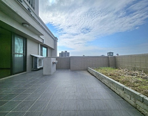 湖口近新湖國小⭐二改一房車位華廈 - Image 13