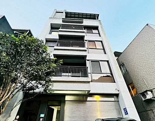 可短租🌟全新裝潢🌟拎包入住🌟門口停車🌟包網路第四台 - Image 1