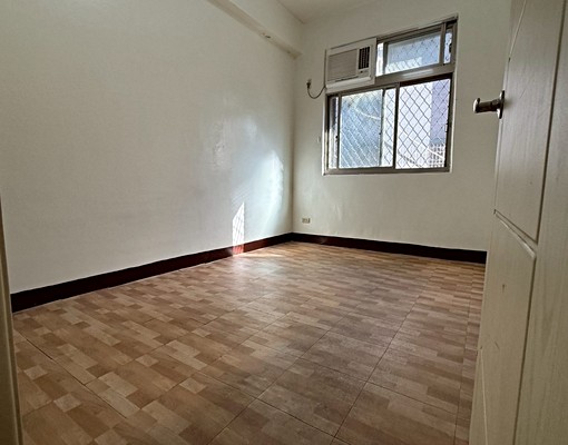 邊間三房，每間有大窗戶、冷氣，近捷運，全聯旗艦店正對面 - Image 8