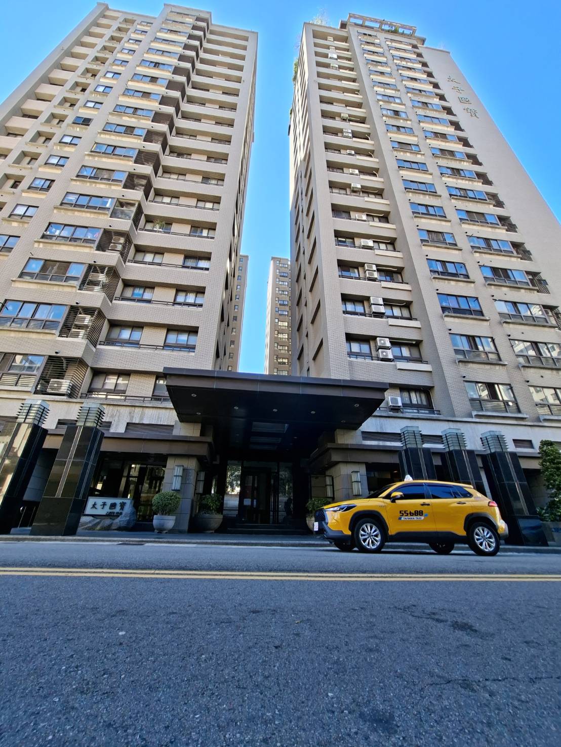 誠信房仲阿萬--太子國寶4房+雙平車