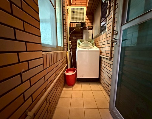 五泰小菁-免仲介費可租補-溫莎堡二房車 - Image 1