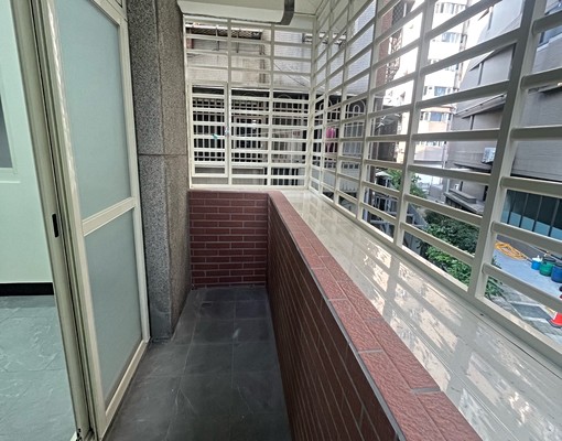 全新裝潢邊間免爬高超通風涼爽亮採光大三房(近台北市) - Image 4