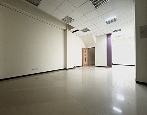 🔥軍榮一街🏡整棟透天住家辦公💰可營登🍰可輕食 - Image 4