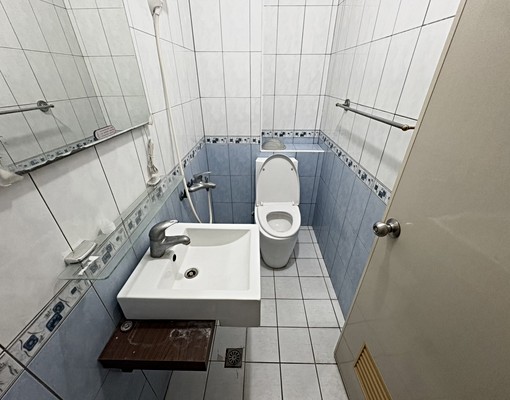 🔥軍榮一街🏡整棟透天住家辦公💰可營登🍰可輕食 - Image 14