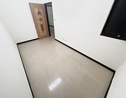 🔥軍榮一街🏡整棟透天住家辦公💰可營登🍰可輕食 - Image 12