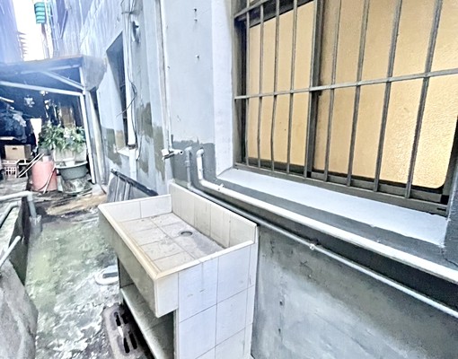 整棟二樓半🍁可寵🍁租補入籍營登🍁門前好停汽車🍁兩房 - Image 5