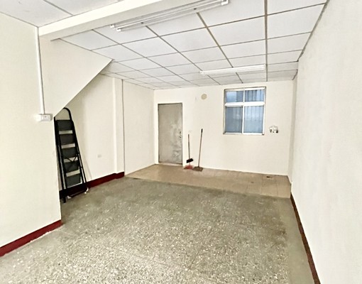 整棟二樓半🍁可寵🍁租補入籍營登🍁門前好停汽車🍁兩房 - Image 6