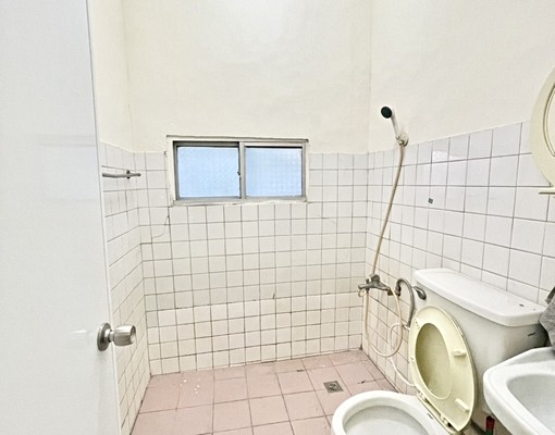 整棟二樓半🍁可寵🍁租補入籍營登🍁門前好停汽車🍁兩房 - Image 10