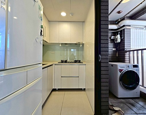 附傢俱電*家樂福商圈單純社區高樓採光明亮通風美兩房 - Image 9